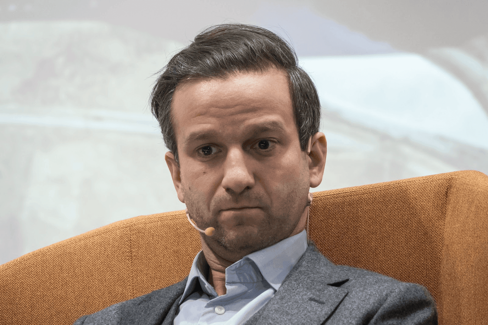 Ossinovski taastas Pere volitused ja taganes varasematest süüdistustest